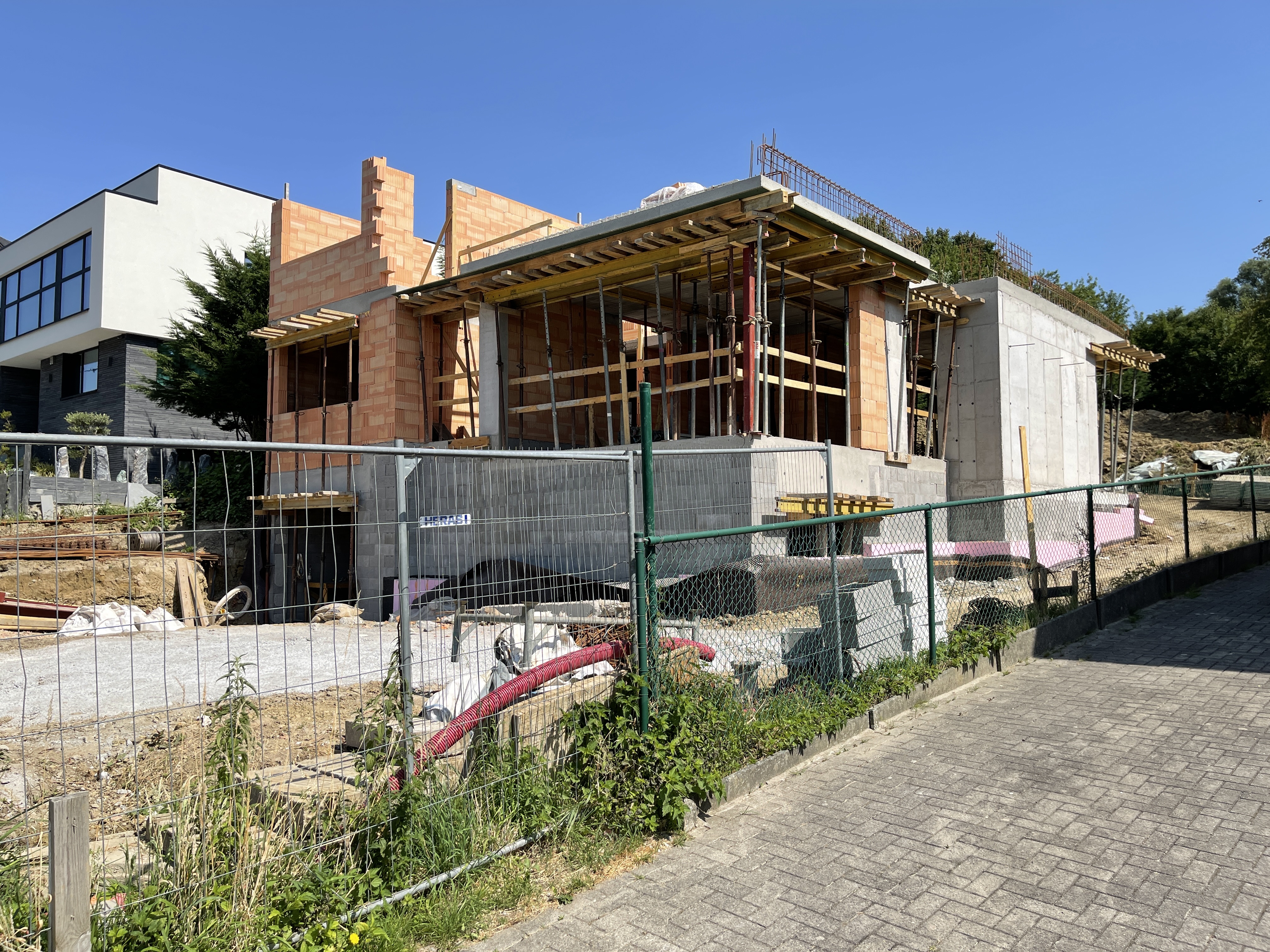 Bureau d'architecture - Mettons vos idées en créativité !  Spécialisé dans la construction neuve ou la transformation lourde d'immeuble de rapport, la division de biens, la conception de villa de standing, de biens commerciaux, de services, d'entrepôt et de garages.